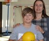 Sonia Marchand et son fils Mathieu Raymond, qui a choisi de venir faire sa 6e année à Saint-Éloi pour y faire plus de sports.