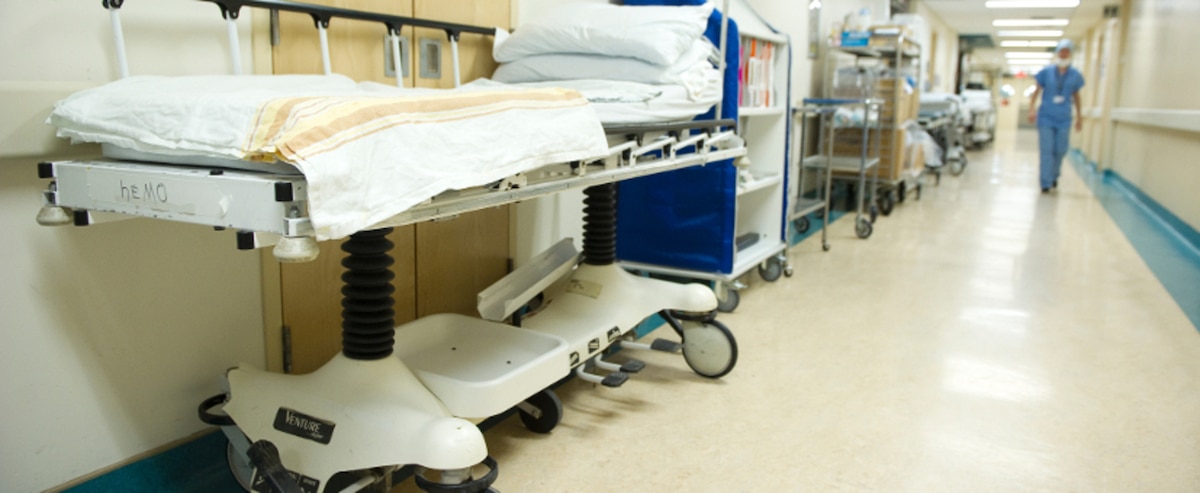 Hôpital de Jonquière: infirmière radiée pour avoir brutalisé une patiente - Le Journal de Montréal